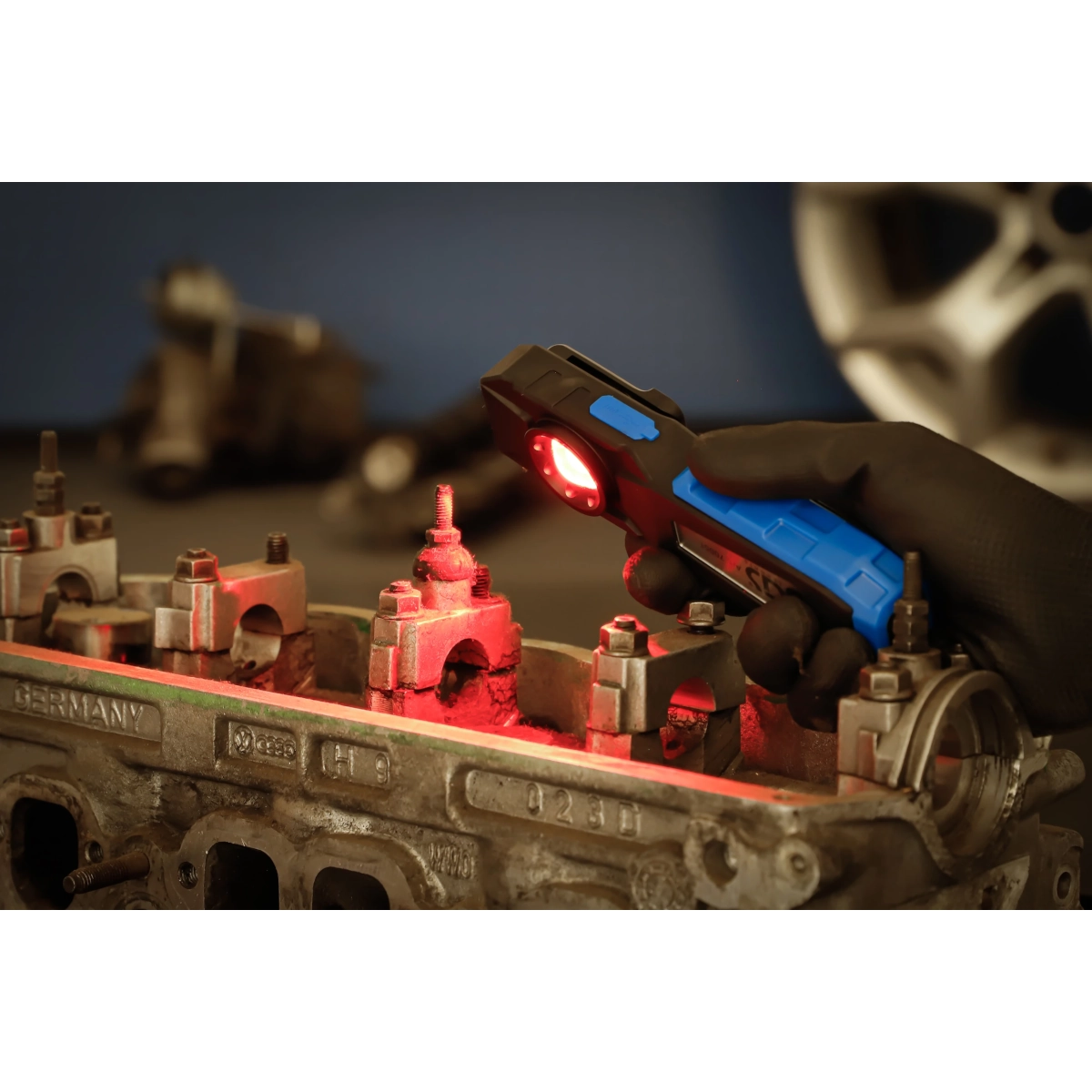 LÁMPARA DE TALLER LED COB CON IMÁN Y GANCHO | PLEGABLE - Imagen 4
